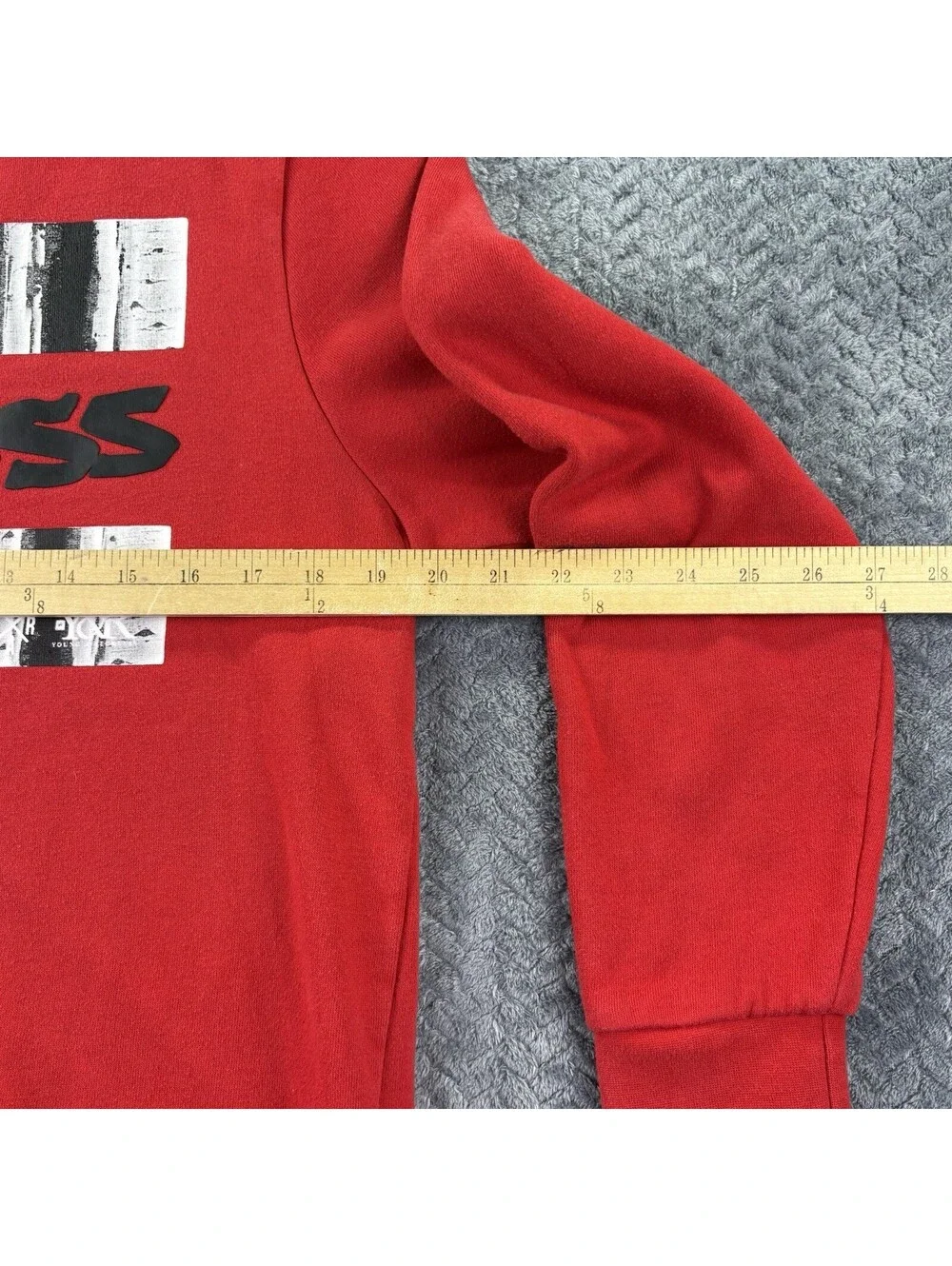 Young & Reckless Red Sweat Shirt Size Medium (0081)
